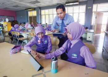 PIHAK kementerian, pentadbir sekolah dan guru sendiri perlu  bekerjasama untuk mewujudkan ekosistem di mana AI digunakan sebagai pemangkin untuk  keseimbangan kerja-hidup yang sihat.
