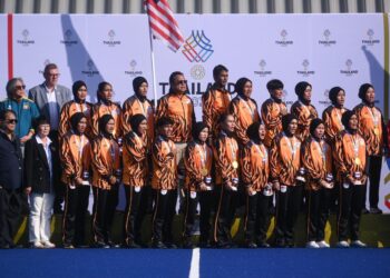 PEMAIN-Pemain skuad hoki wanita kebangsaan menyanyi lagu Negaraku selepas menerima pingat emas di Sukan SEA 2025.