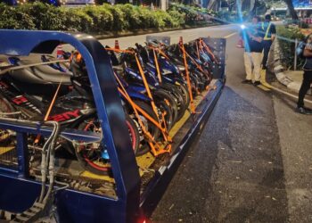 SEBAHAGIAN motosikal diubah suai yang disita penguatkuasa Jabatan Pengangkutan Jalan (JPJ) dalam Op Pelbagai, semalam.
