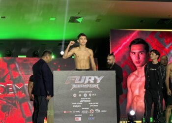 MUHAMMAD Elias Ghazali Zulfikar ketika sesi timbang berat Kejohanan Muay Thai Fury Redemption di Arena Sukan Kuala Lumpur, hari ini.