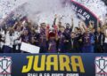 Pasukan Johor Darul Ta'zim (JDT) meraikan kejayaan menjuarai Piala FA selepas menewaskan Sabah 5-0 dalam perlawanan akhir di Stadium Nasional Bukit Jalil, kelmarin. - UTUSAN/SHIDDIEQIIN ZON