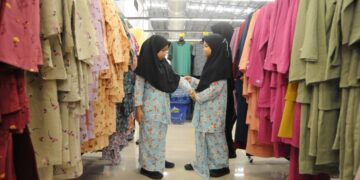 TETAPKAN bajet terlebih dahulu sebelum membuat perbelanjaan.