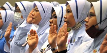 Gaji tinggi di luar negara punca ramai jururawat berkhidmat di luar negara.