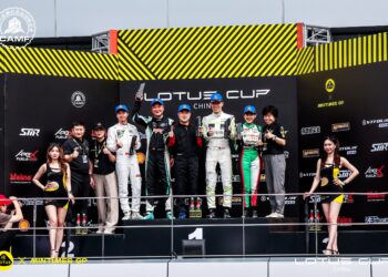 LEONA Chin ( atas, dua dari kanan) menamatkan saingan di tempat ketiga keseluruhan pada pusingan penutup Lotus Cup China 2025.