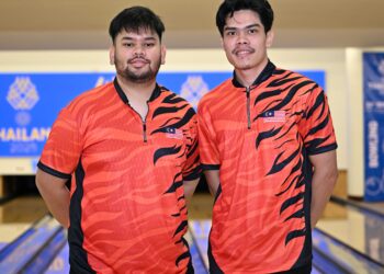 RAFIQ(kiri) yang bergandingan bersama Syazirol(kanan) menewaskan pasangan Thailand, Lapasdanai Chusaeng-Vilinkorn Kledkaew dengan 470 jatuhan pin berbalas 435.-IHSAN MTBC