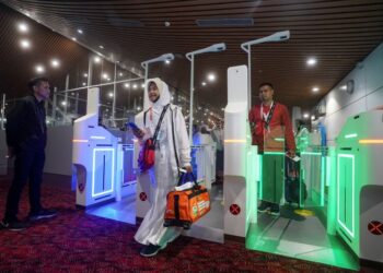 PELAKSANAAN pintu pagar automatik memodenkan sempadan, mempercepat pemeriksaan dan mengekalkan integriti keselamatan.