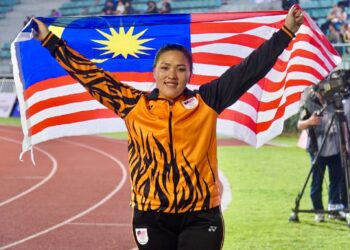 Queenie meraih perak buat kali ketiga berturut-turut pada Sukan SEA 2025, hari ini. - IHSAN FB MA