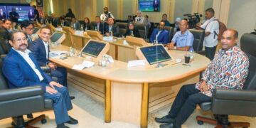 R. RAMANAN (kanan) hadir pada lawatan kerja rasmi di Menara Perkeso, Kuala Lumpur, semalam.
– UTUSAN/ISKANDAR ISHAK