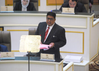 Ab. Rauf Yusoh membuat penggulungan perbahasan Belanjawan 2026 pada Persidangan Ketiga (Bajet) Penggal Keempat Dewan Undangan Negeri (DUN) Melaka Ke-15 di Seri Negeri hari ini. UTUSAN/AMRAN MULUP