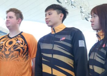 Eric Anderson (kiri) mencapai keputusan dengan Persekutuan Renang Malaysia untuk tidak lagi bersama skuad kebangsaan.