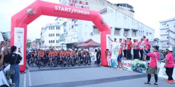PARA peserta bersedia untuk dilepaskan pada acara Heritage Ride Taiping 2025 yang berlangsung di bandar Taiping, semalam.