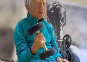 INAXI Lasa menghabiskan masa tuanya di gim dengan melakukan aktiviti angkat berat dan senaman lain. – AGENSI