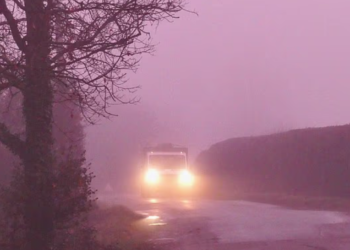 KABUS rona merah jambu menyelubungi kebanyakan kawasan di England. – AGENSI