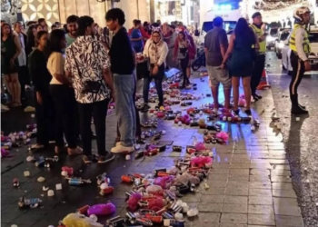 Tular gambar di media sosial keadaan di Bukit Bintang yang dipenuhi sampah