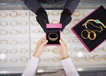 BARANG kemas bukan sahaja perhiasan, malah boleh dijadikan sebagai pelaburan emas.