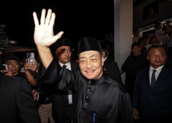 KEDUDUKAN  Gabungan Rakyat Sabah (GRS) sebenarnya masih lemah kerana hanya menang 29 kerusi, jauh daripada ambang 37 kerusi untuk dianggap stabil.