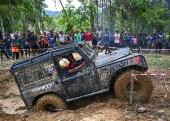 SUKAN permotoran lasak seperti pacuan empat roda menjadi antara 13 acara utama dalam kalendar pelancongan Terengganu yang menyasarkan kedatangan sembilan juta pelawat tahun depan. – UTUSAN/PUQTRA HAIRRY