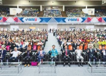 PESERTA,  pengunjung dan orang kenamaan yang memenuhi Dewan Tun Canselor (DTC), Universiti Multimedia (MMU), dalam  program inovasi dan keusahawanan pelajar-pelajar daripada berbagai-bagai negara Asia yang diadakan di Cyberjaya baru-baru ini.