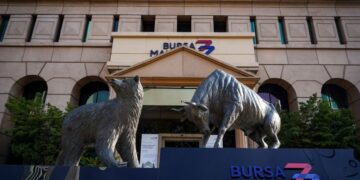 SEKTOR utiliti, pembinaan dan pengguna juga dijangka terus menerima minat belian secara selektif kerana disokong faktor domestik