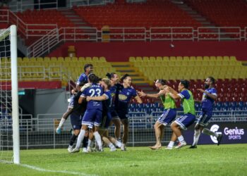PEMAIN Sabah FC meraikan kejayaan melangkah ke perlawanan akhir Piala FA 2025 selepas menewaskan Selangor FC dalam penentuan sepakan penalti 5-4-UTUSAN/FARIZ RUSADIO