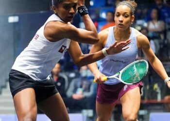 SIVASANGARI (depan) sewaktu beraksi menentang Melissa Alves pada pusingan kedua Terbuka Hong Kong di Hong Kong, hari ini. -IHSAN HONG KONG OPEN