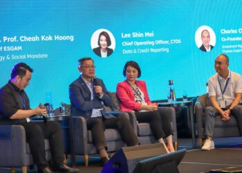 CHEAH Kok Hoong (dua dari kiri) ketika Majlis Pengumuman Kerjasama Strategik Setlary di Hotel Hilton. Turut bersama Ketua Pegawai Eksekutif ZFounder, Jin Tan (kiri), Ketua Pegawai Eksekutif CTOS, Lee Shin Mei (dua dari kanan) dan Pengasas Bersama Setlary, Charles Chew (kanan). Foto : Saddam Yusoff