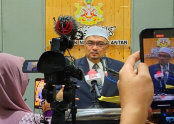 MOHAMED Fadzli Hassan.