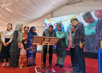 AB. Rauf Yusoh merasmikan Karnival Kebajikan: Melaka Prihatin, Rakyat Disantuni di Wisma JKM Melaka di Ayer Keroh, Melaka. - UTUSAN/AMRAN ALI