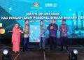 ALEXANDER Nanta Linggi (tengah) bersama Pengerusi Lembaga Pembangunan Industri Pembinaan Malaysia (CIDB), Yusuf Abdul Wahab (dua kiri) ketika sesi bergambar pada Majlis Pelancaran Kad Pendaftaran Personel Binaan Baharu CIDB di Hilton Kuala Lumpur di sini, hari ini. - UTUSAN/SYAKIR RADIN