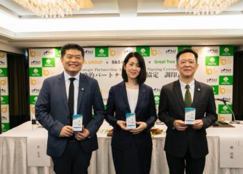 LEE Meng Chuan (kiri) bersama Presiden dan Yuko Murakoshi (tengah) dan , Cheng Ming Long (kanan) pada majlis pemeteraian perkongsian strategik antara tiga syarikat itu baru-baru ini.
