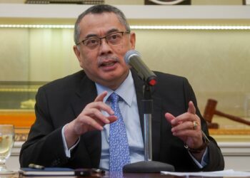 WAN Ahmad Farid pada pertemuan Ketua Hakim Negara sempena 100 hari pelantikan di Istana Kehakiman, di sini, hari ini. - UTUSAN/FAISOL MUSTAFA