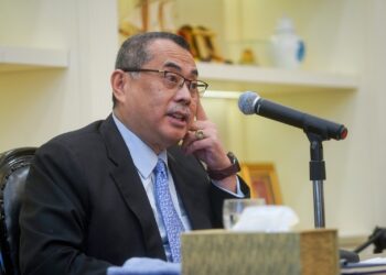 WAN Ahmad Farid pada pertemuan Ketua Hakim Negara sempena 100 hari pelantikan di Istana Kehakiman, di sini, hari ini. - UTUSAN/FAISOL MUSTAFA