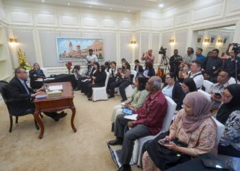 WAN Ahmad Farid Wan Salleh pada Majlis Temu Bual Sempena 100 Hari Pelantikan sebagai Ketua Hakim Negara di Pejabat Ketua Hakim Negara di Istana Kehakiman, Putrajaya hari ini.
UTUSAN/FAISOL MUSTAFA