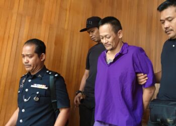 LIN CHEE MING  didakwa di Mahkamah Majistret Manjung hari ini  bagi pertuduhan membunuh seorang lelaki warga emas, bulan lalu.