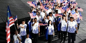KONTINJEN Malaysia pada Majlis Perasmian Sukan SEA Thailand 2025 di Stadium Nasional Rajamangala, di sini malam ini.