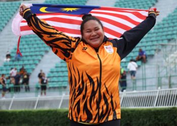Atlet lontar tukul besi wanita kebangsaan, Grace Wong Xiu Mei beraksi dalam acara tukul besi wanita pada Sukan SEA Thailand 2025 di Stadium Nasional Suphachalasai di sini hari ini. GAMBAR: FARIZ RUSADIO