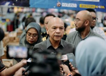 ARMIZAN Mohd. Ali ketika ditemui pada Program Sentuhan Kasih Jualan Rahmah MADANI dan Advokasi Kepenggunaan di Servay Evergreen, Tawau, Sabah, hari ini.