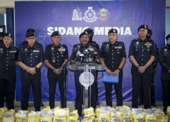 Hussein pada sidang akhbar berhubung kejayaan Op Gaharu di Ibu Pejabat Polis Kontinjen Kuala Lumpur, hari ini. Foto oleh MUHAMAD IQBAL ROSLI