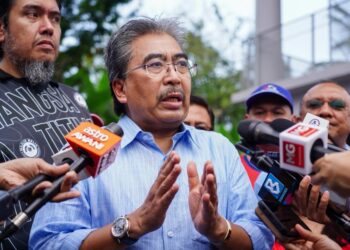 JOHARI Abdul Ghani ketika ditemui pemberita selepas merasmikan Program Citrawarna Kampong Bharu 125 Tahun di ibu negara, hari ini.