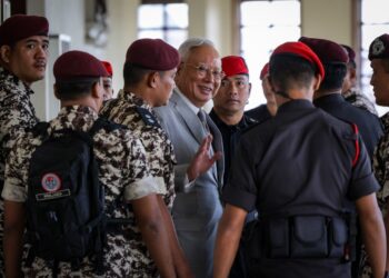 NAJIB Razak ketika tiba di Mahkamah Tinggi Kuala Lumpur bagi mendengar keputusan Titah Adendum, hari ini-UTUSAN/MUHAMAD IQBAL ROSLI.