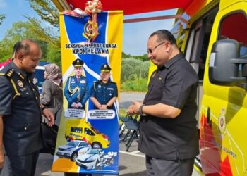 KPDN Melaka memperkenalkan van STAR mudah alih dikenali sebagai ‘van pisang’ sempena Majlis Pelancaran Skim Harga Maksimum Musim Perayaan Krismas 2025 di Melaka, sebagai inisiatif mempercepat penyelesaian aduan pengguna dan meningkatkan keyakinan pelancong untuk berbelanja secara selamat. - UTUSAN/AMRAN ALI