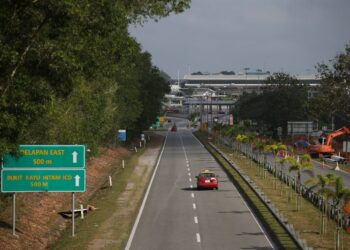 KEADAAN jalan raya menghubungkan Kompleks ICQS Bukit Kayu Hitam yang lengang ketika tinjauan dilakukan Utusan Malaysia sempena cuti Hari Krismas di Kubang Pasu. - UTUSAN/ SHAHIR NOORDIN