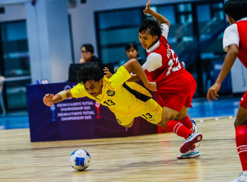 Skuad futsal B-19 mara ke separuh akhir