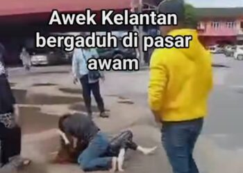 TANGKAP layar pergaduhan di Pasar Awam, Melor, Kelantan kelmarin.