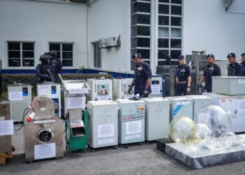 PENGARAH  Jabatan Siasatan Jenayah Narkotik (JSJN) Bukit Aman, Datuk Hussein Omar Khan ditemui pemberita di Balai Polis Semenyih