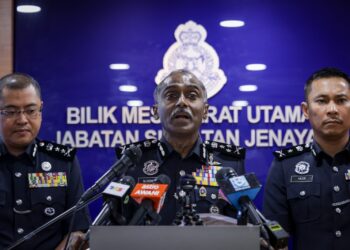 M. KUMAR pada sidang akhbar di Bukit Aman Kuala Lumpur hari ini.-UTUSAN/MUHAMAD IQBAL ROSLI.