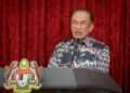ANWAR Ibrahim ketika sidang akhbar khas di Putrajaya. - UTUSAN/FAIZ ALIF ZUBIR