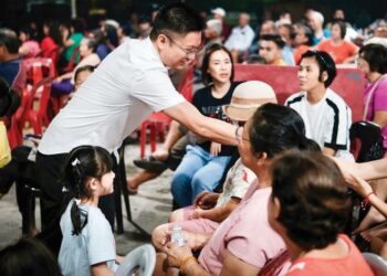 Walaupun masih muda tetapi tidak kekok untuk bercampur dengan semua peringkat usia.