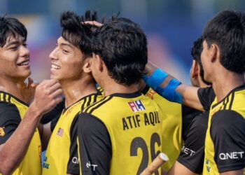 Pasukan hoki remaja negara meraikan kejayaan menewaskan Switzerland 7-1 dalam saingan Piala Dunia Remaja 2025 di Chennai, India, kelmarin. IHSAN KONFEDERASI HOKI MALAYSIA