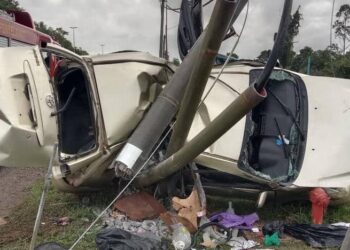 KEADAAN kenderaan pelbagai guna (MPV) Toyota Avanza yang terlibat dalam kemalangan meragut dua nyawa selepas kenderaan itu merempuh tiang elektrik di Kilometer 3 Jalan Paka-Bandar Al Muktafi Billah Shah berhampiran Balai Bomba dan Penyelamat Paka, Kemaman, Terengganu.